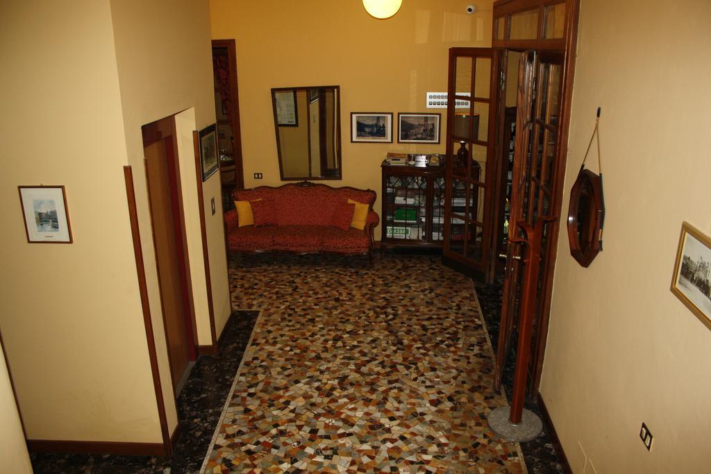 Hotel Vapore Torno Luaran gambar