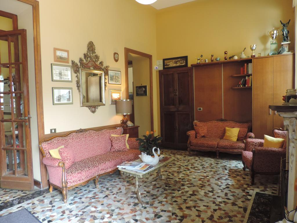 Hotel Vapore Torno Luaran gambar